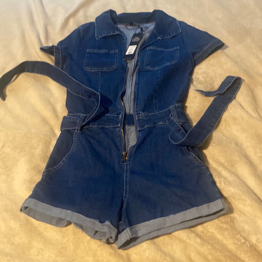 Fashion nova denim shorts romper- XS new, but zipper is broken